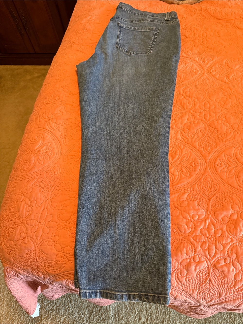 Gloria Vanderbilt Straight Leg Jeans in Medium Blue Denim